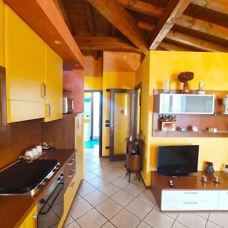 アパート Casa Di Michela A Con Piscina シルミオーネ