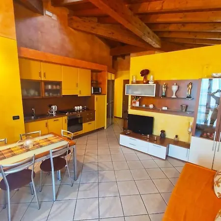 アパート Casa Di Michela A Con Piscina シルミオーネ